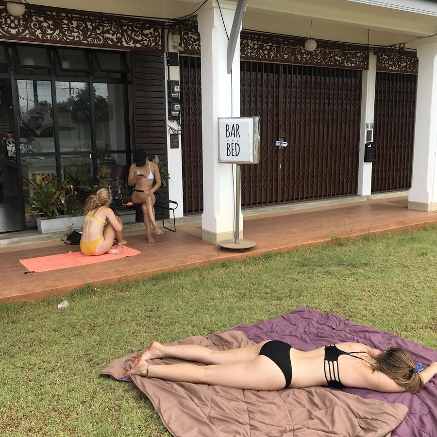 スラート・ターニー Barandbed Urtホステル エクステリア 写真